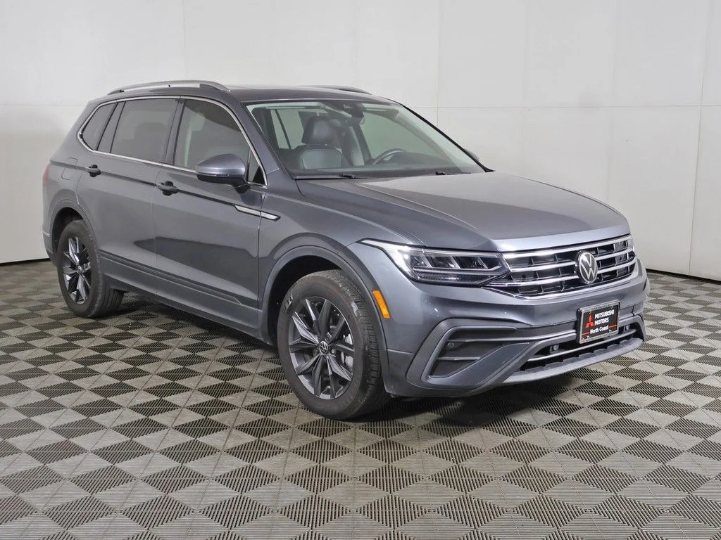 Used 2023 Gray Volkswagen 2.0T SE image 2