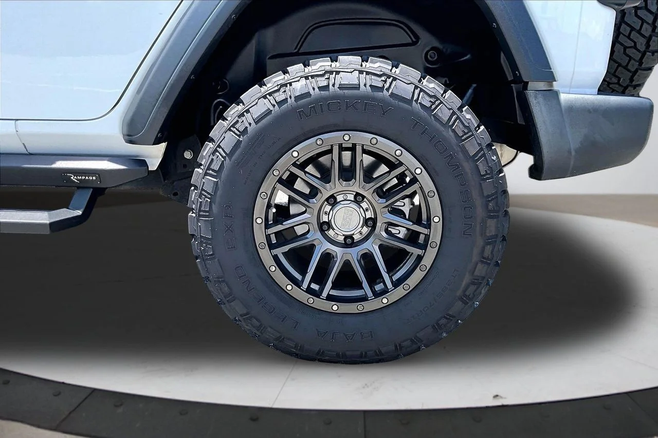 Used 2022 White Jeep Sport S image 34