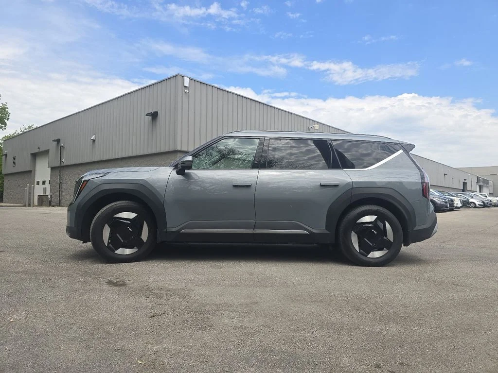 Used 2024 Green Kia Wind image 13