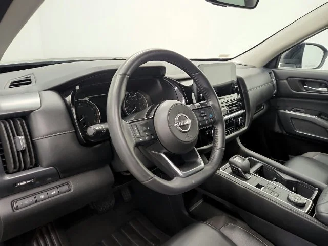 Used 2025 Super Black Nissan SL image 14