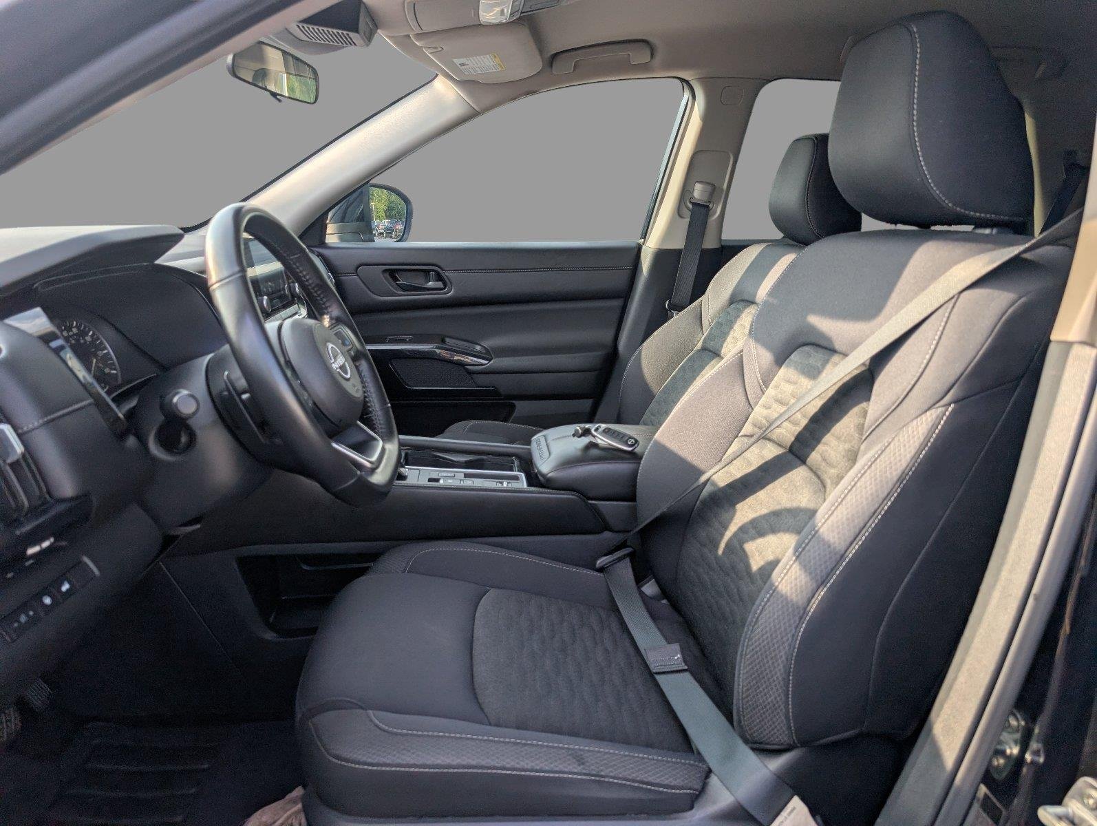 Used 2025 Super Black Nissan SV image 16
