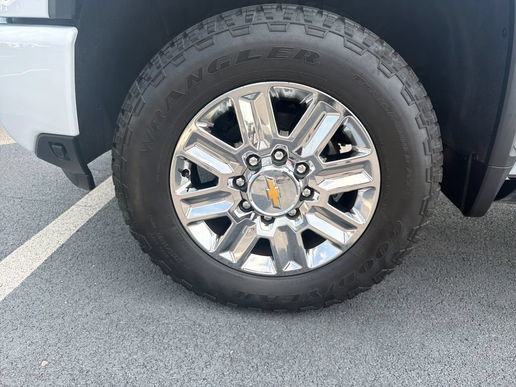 Used 2026 Polar White Tricoat Chevrolet High Country image 11