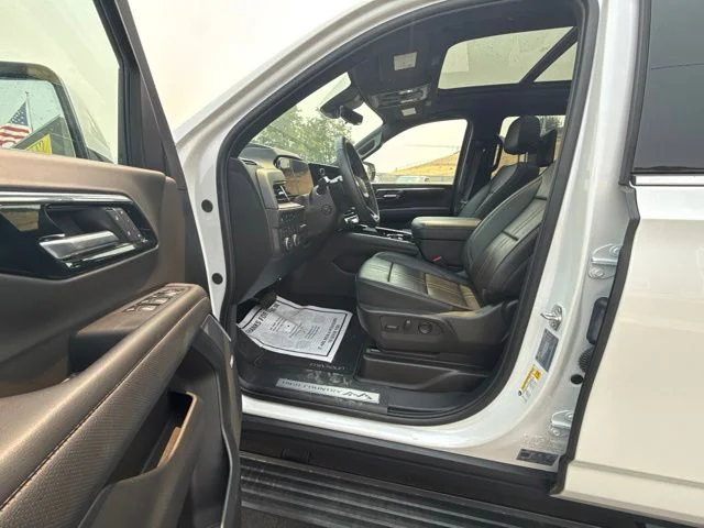 Used 2025  Chevrolet High Country image 8