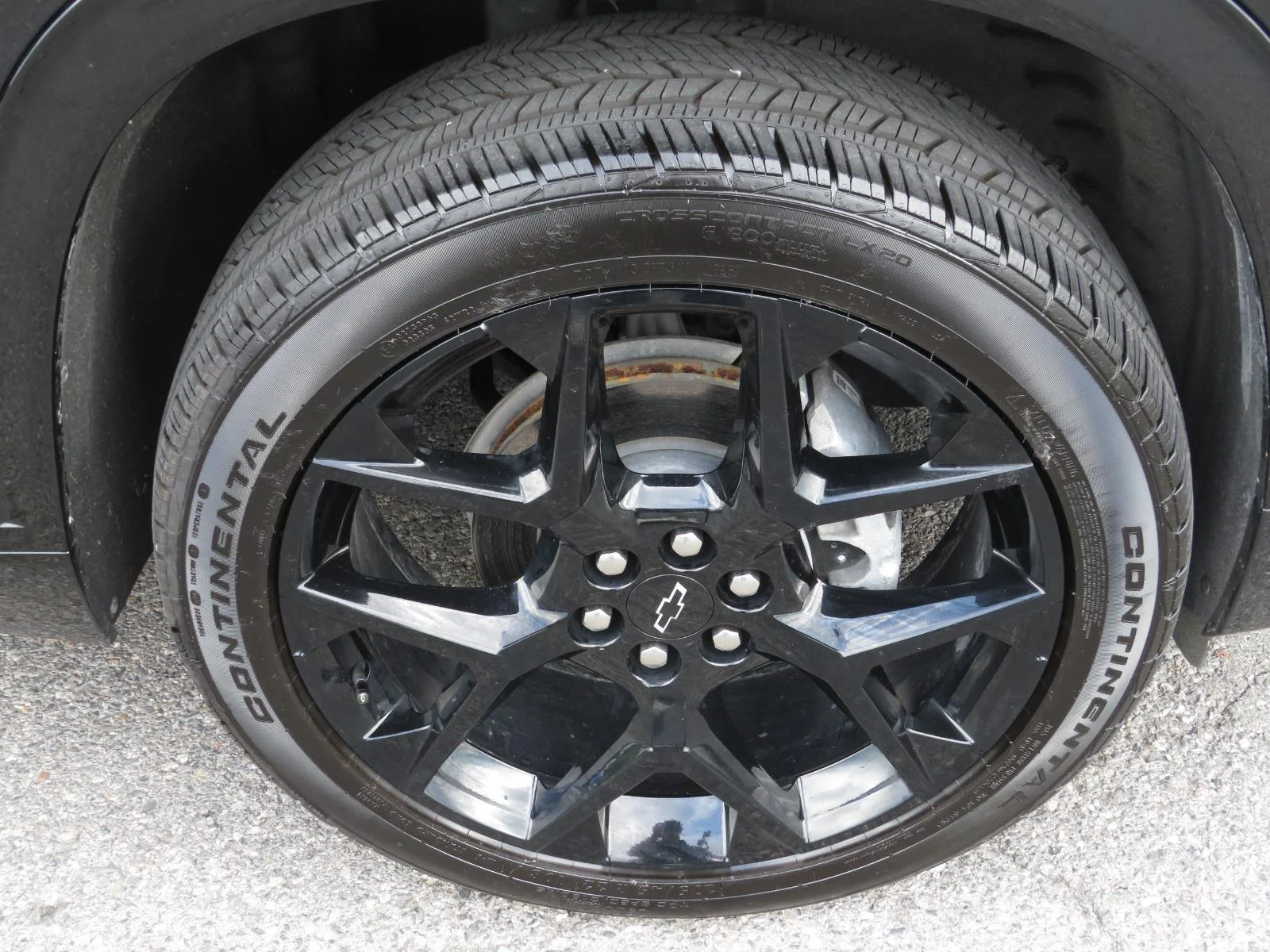 Used 2025 Mosaic Black Metallic Chevrolet RS image 18