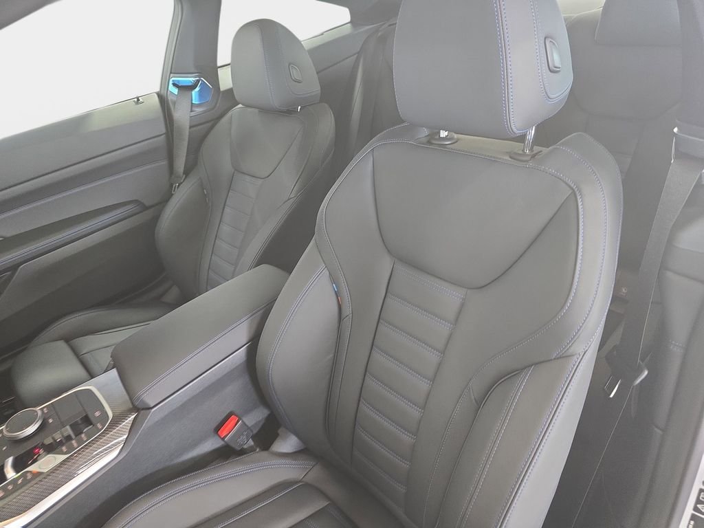 New 2027 Mineral White Metallic BMW M440i xDrive image 7