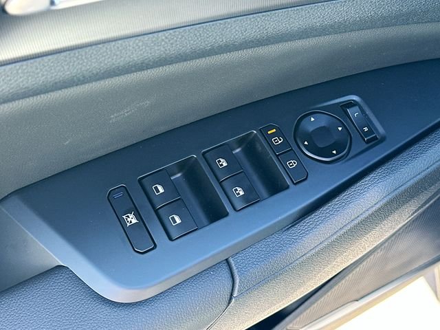 Used 2026 Glacial White Pearl Kia EX image 17