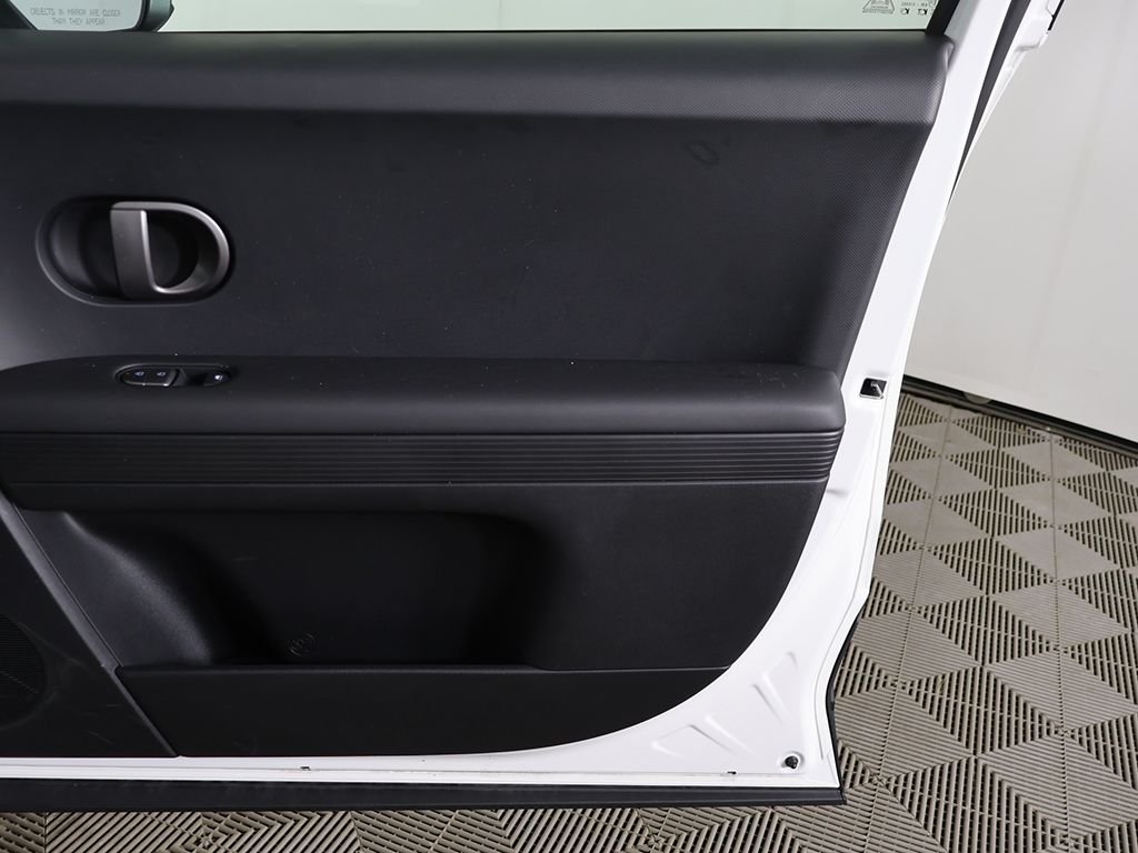 Used 2025 White Hyundai SEL image 22