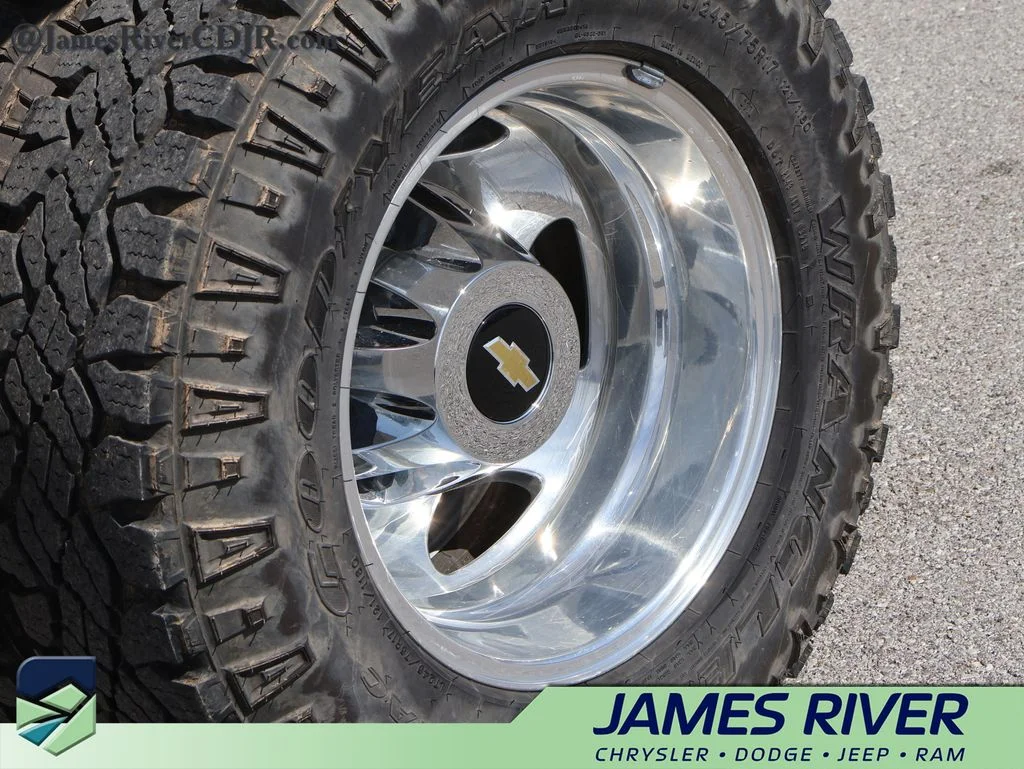 Used 2015 White Chevrolet LTZ image 36