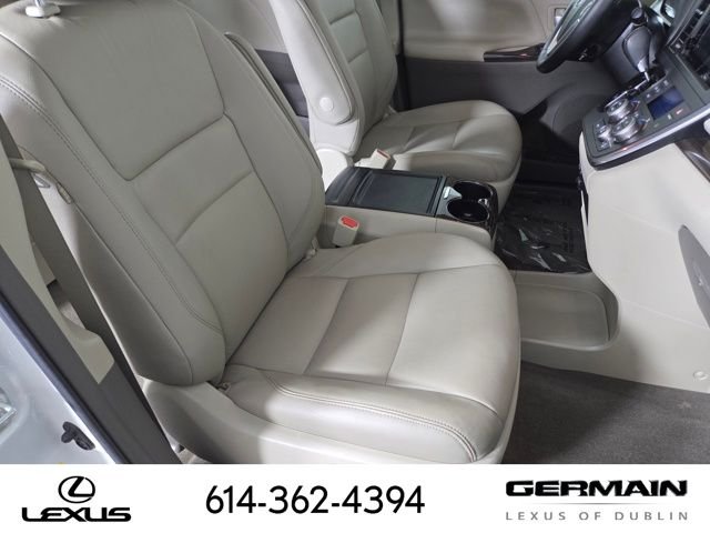 Used 2017 White Toyota XLE image 27