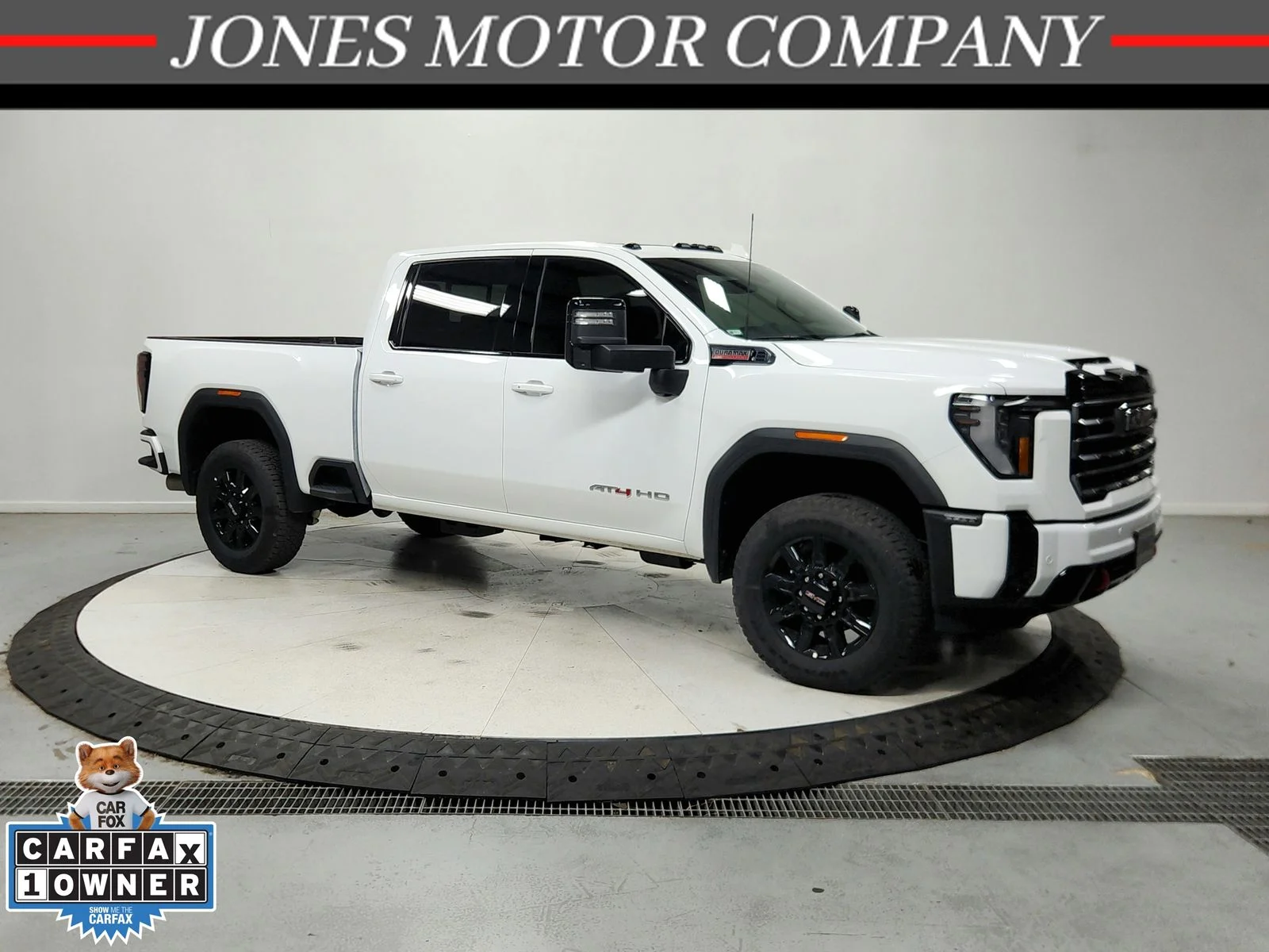 Used 2026 White GMC AT4 image 1