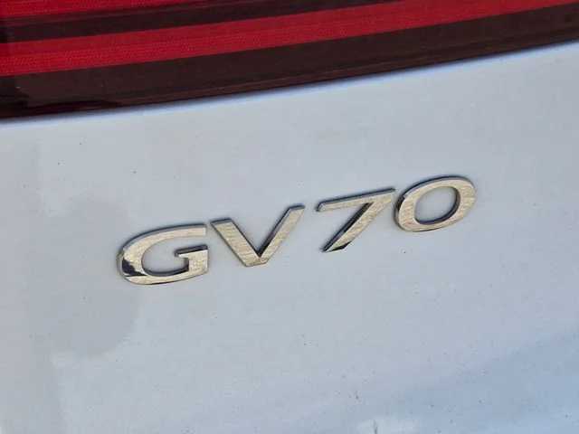 Used 2025 White Genesis 2.5T image 18