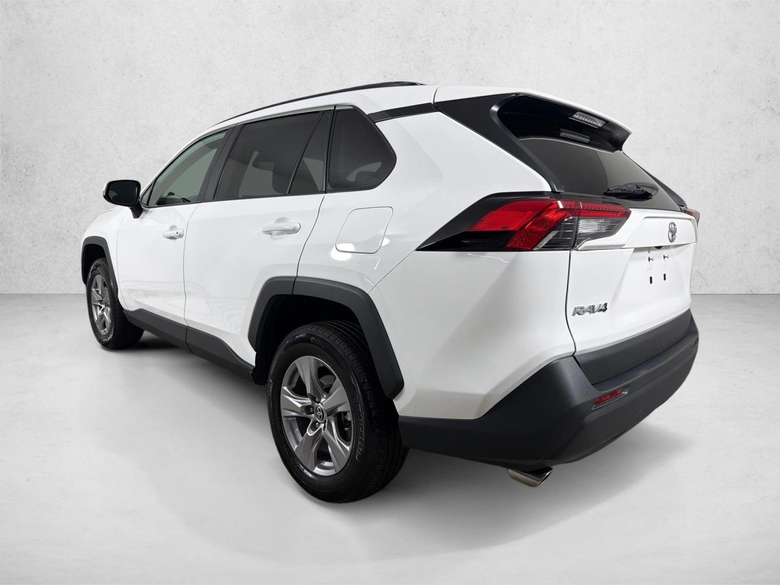 Used 2025 Ice Cap Toyota XLE image 5