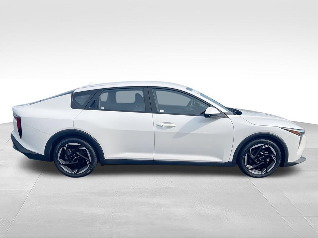 Used 2025 White Kia EX image 9