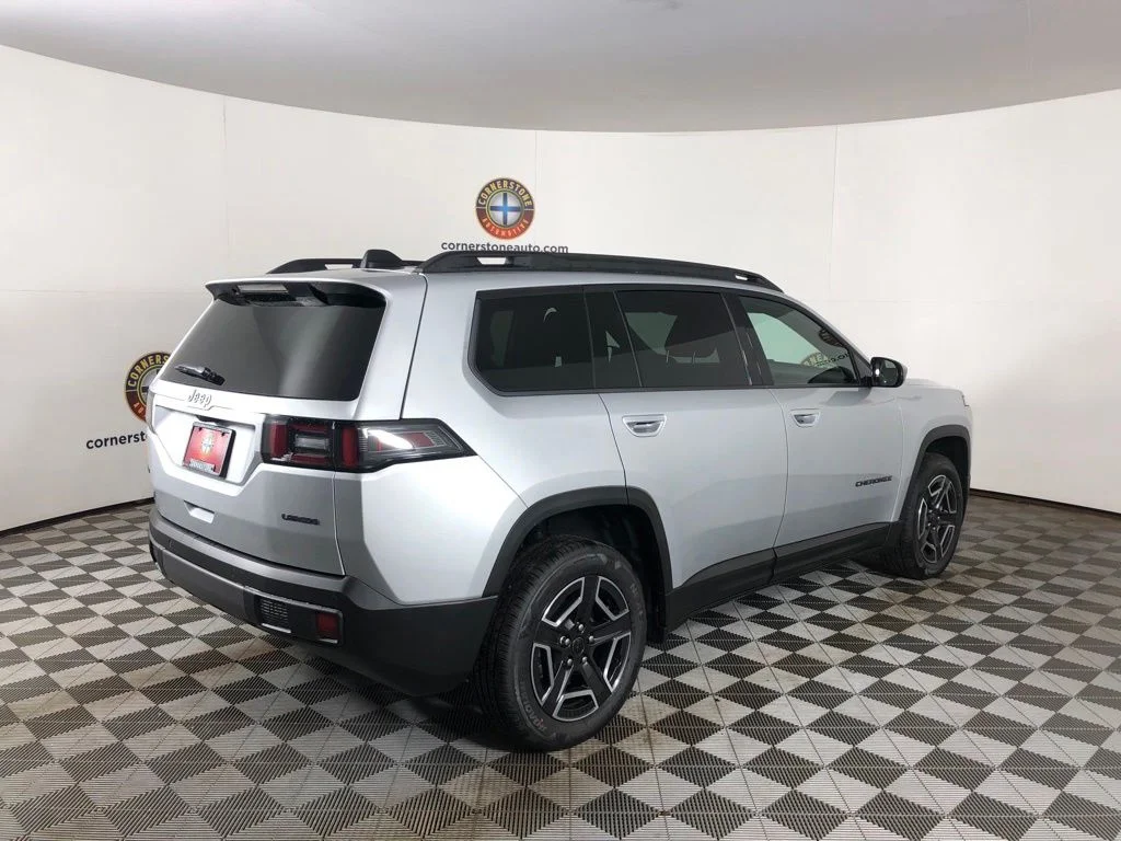 New 2026 Silver Zynith Clear-Coat Exterior Paint Jeep Laredo image 14