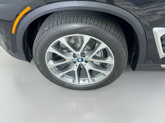 Used 2026 Black BMW xDrive40i image 32
