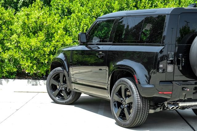 New 2026 Santorini Black Metallic Land Rover V8 image 14