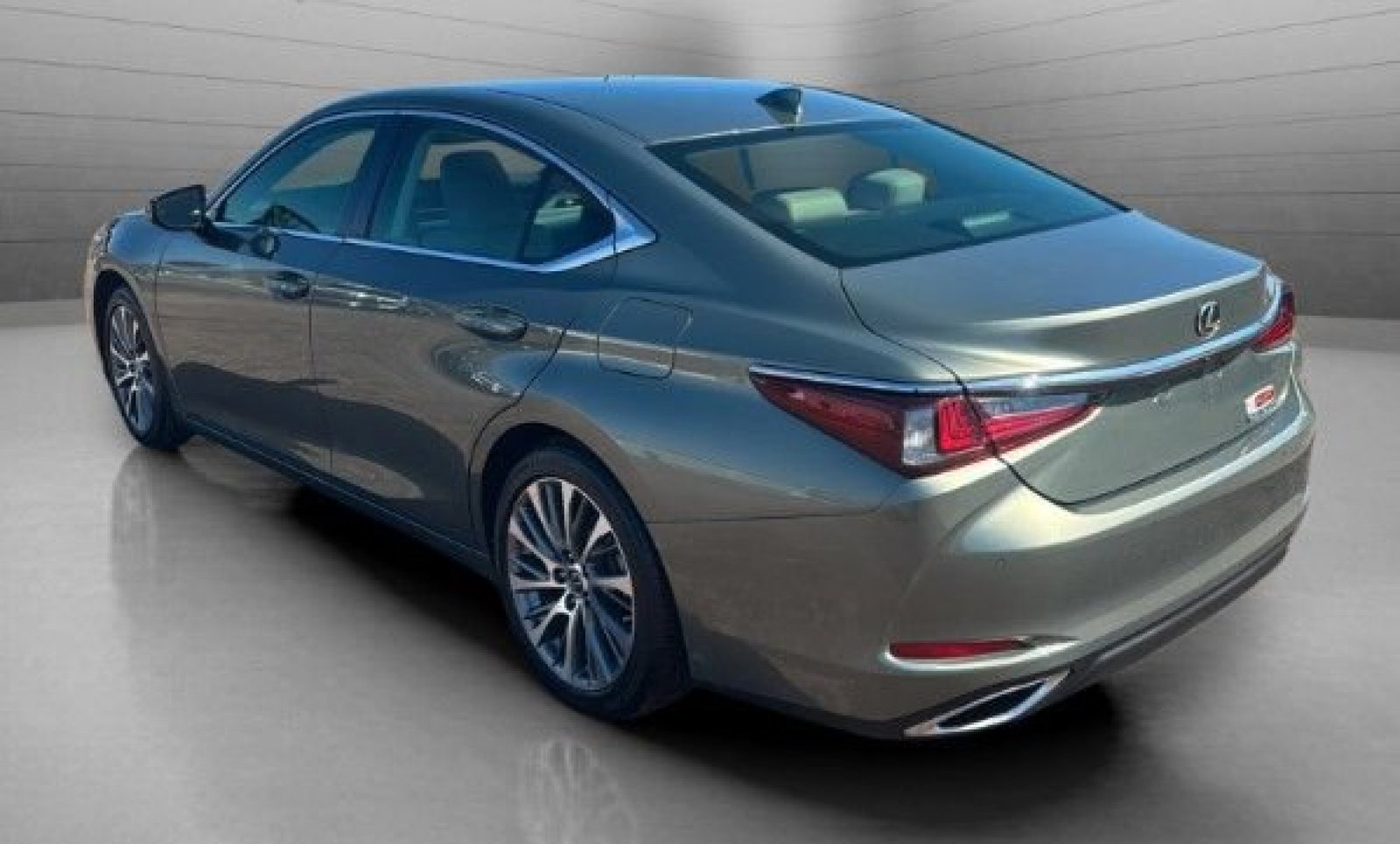 Used 2020 Sunlit Green Lexus ES 350 image 9