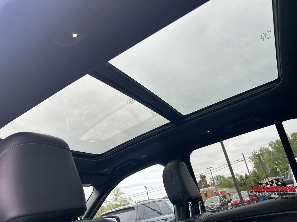 Used 2024 White Jeep Limited image 13