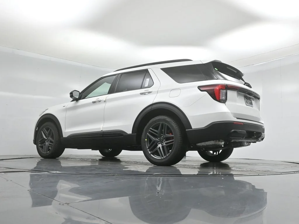 New 2026 Star White Metallic Tri-Coat Ford ST-Line image 51