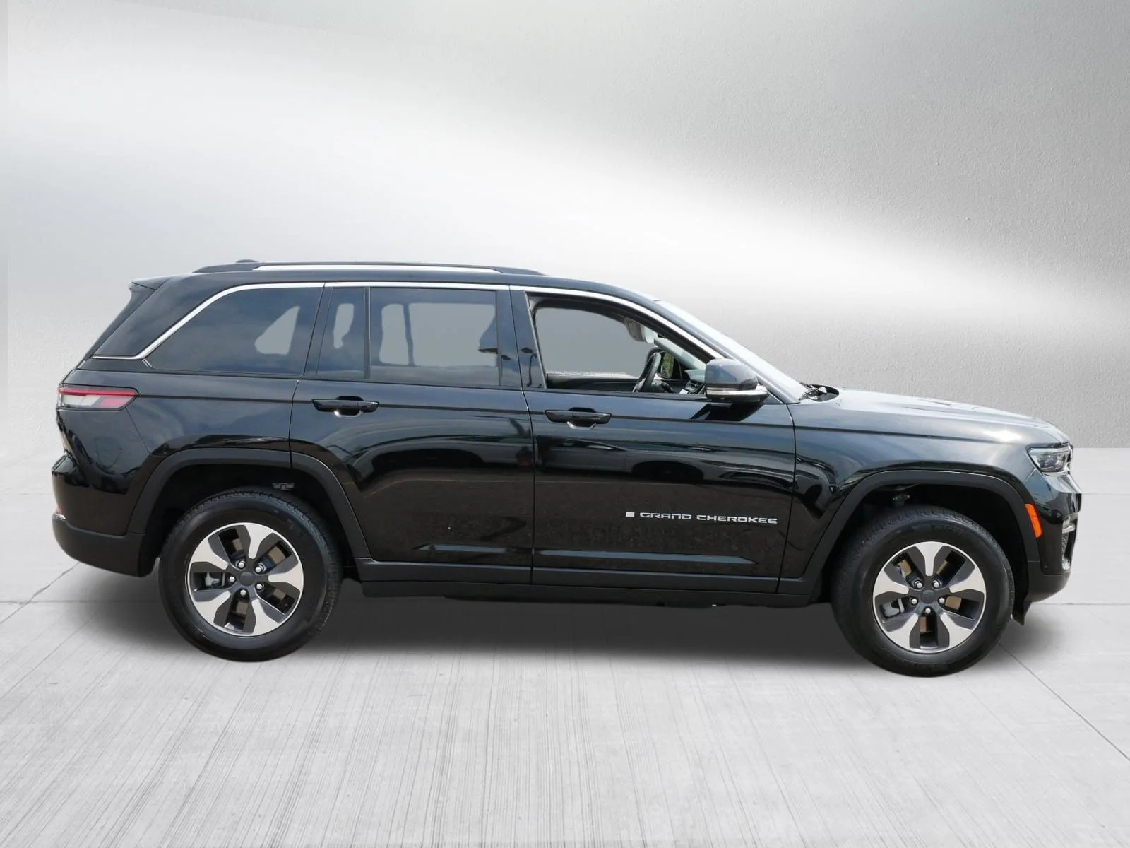 Used 2023 Diamond Black Crystal Pearlcoat Jeep  image 8