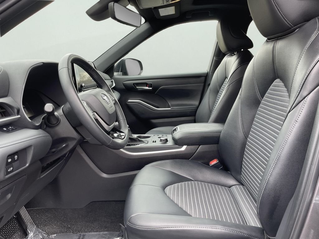Used 2025 Gray Toyota XSE image 10