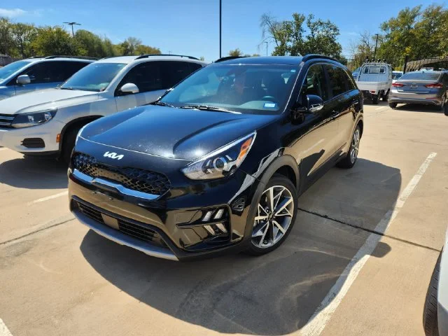 Used 2022 Black Kia Touring image 2