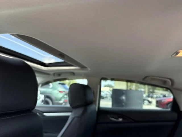 Used 2017  Honda EX-T image 16