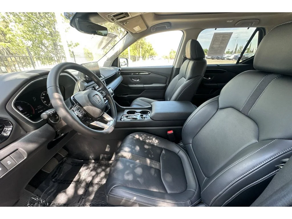 Used 2024 Modern Steel Metallic Honda Touring image 10