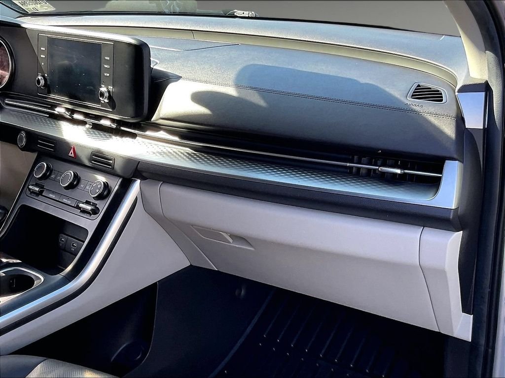 Used 2023 Silver Kia LX Seat Package image 13