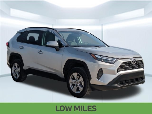 Used 2025 Silver Sky Metallic Toyota XLE image 9