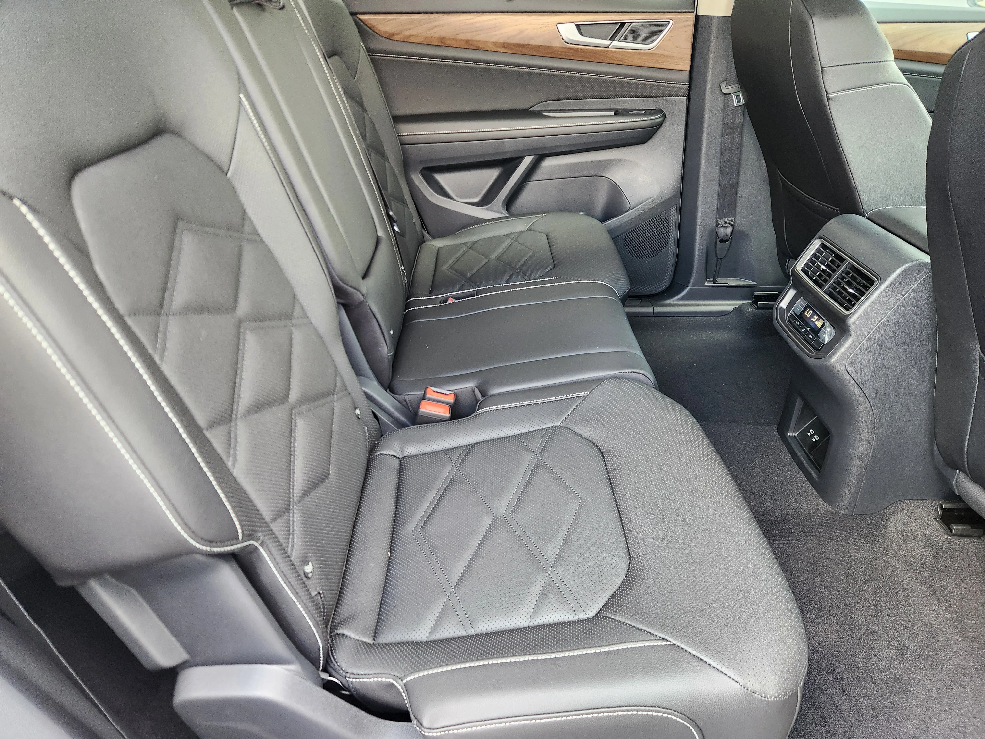 2026 Volkswagen Atlas SE w/Tech - Photo 19
