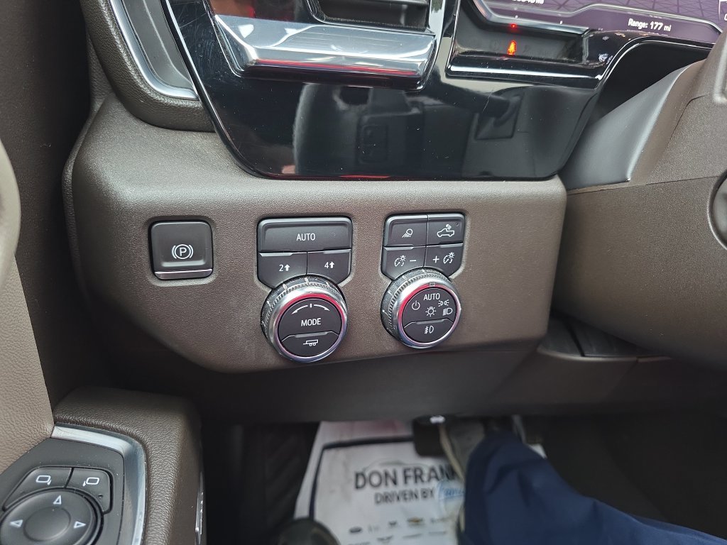 Used 2024 White GMC SLT image 22