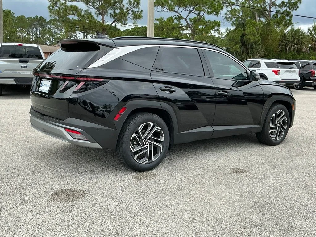 Used 2025 Black Hyundai Limited image 18