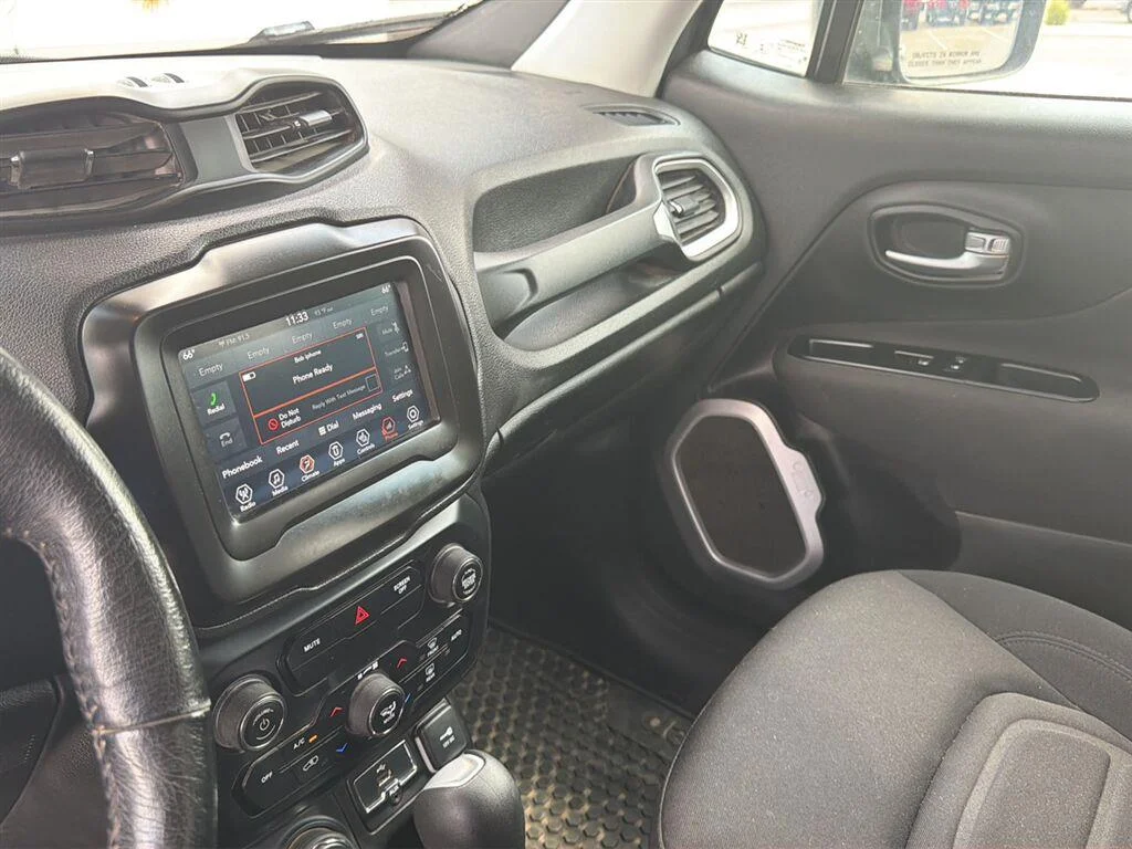 Used 2020 Sting-Gray Clearcoat Jeep Latitude image 3