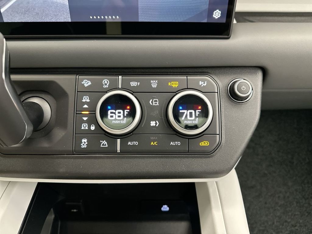 Used 2025 Fuji White Land Rover S image 13