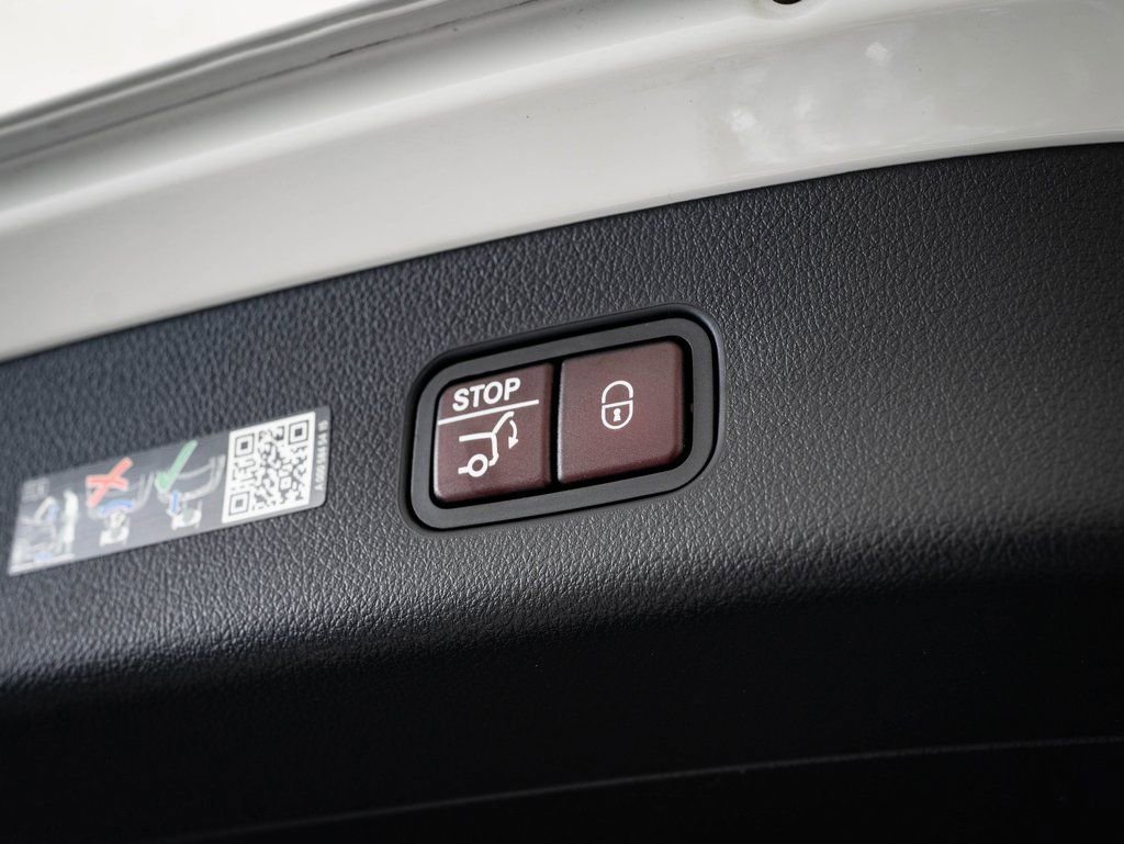 Certified Used 2025 Polar White Mercedes-Benz GLC 300 image 20