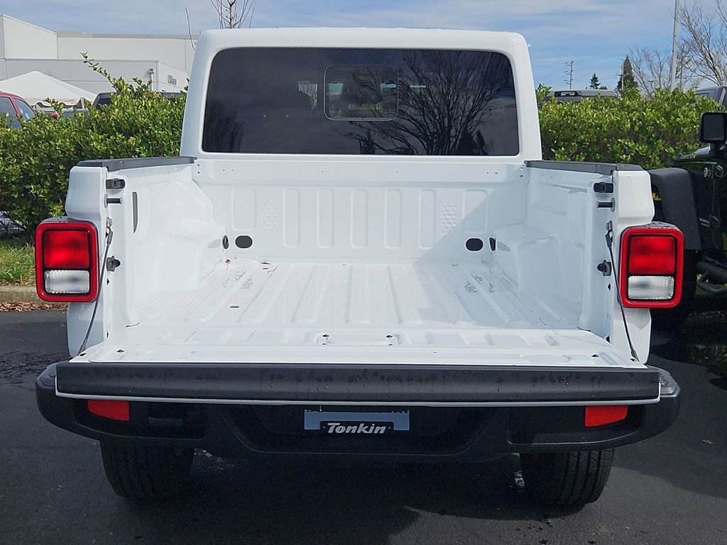 New 2026 Bright White Clear-Coat Exterior Paint Jeep Sahara image 24
