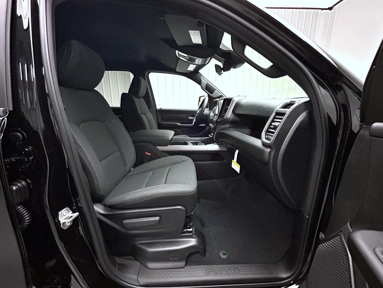 New 2026 Diamond Black Crystal Pearlcoat RAM Express image 15