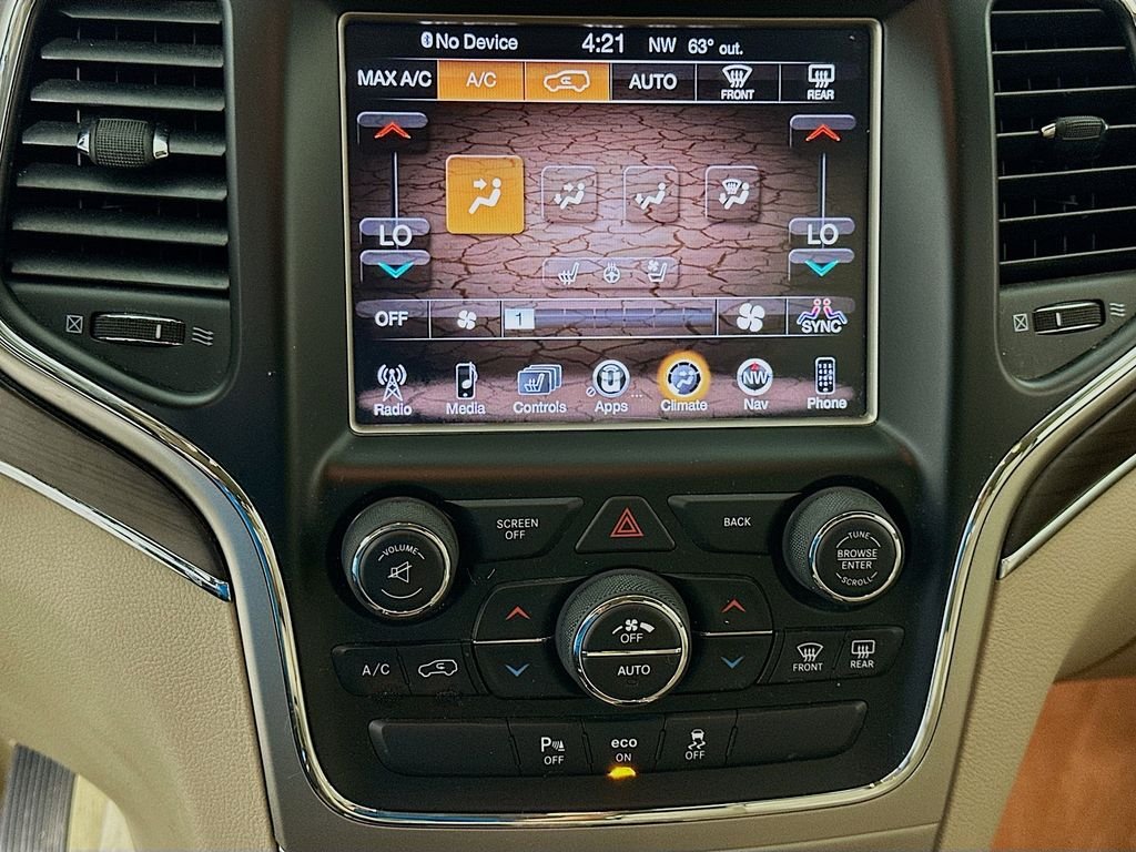Used 2014 Brilliant Black Crystal Pearlcoat Jeep Overland image 16