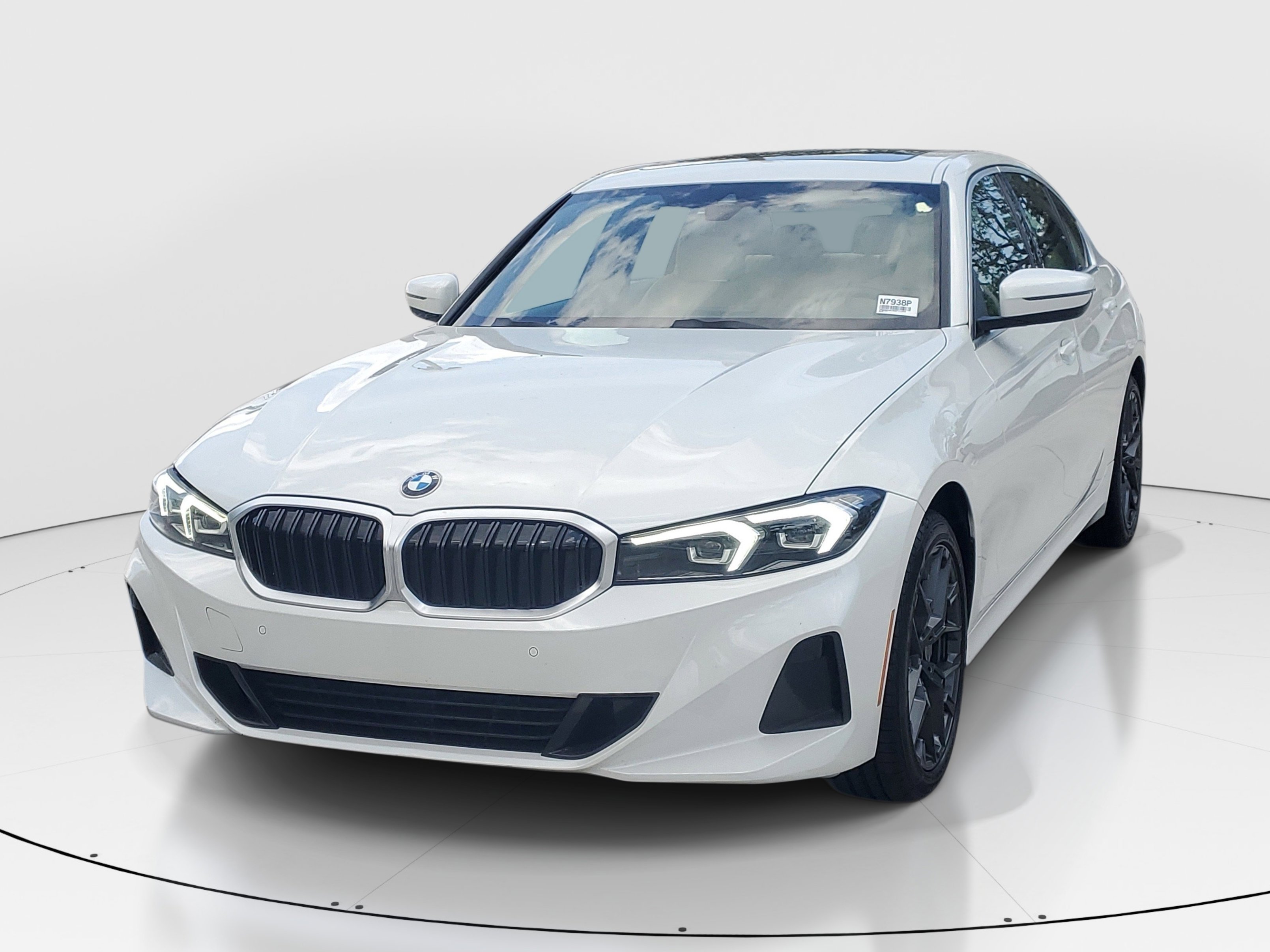 Used 2025 White Metallic BMW 330i image 4