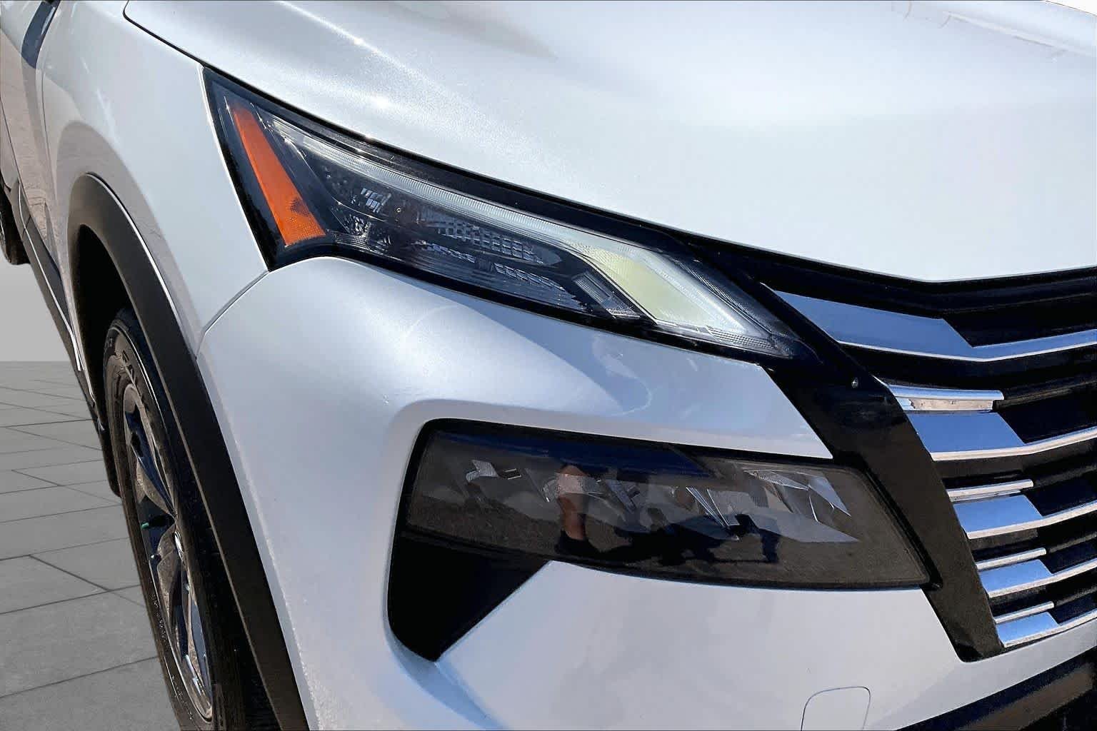 Used 2025 Everest White P Nissan SV image 26
