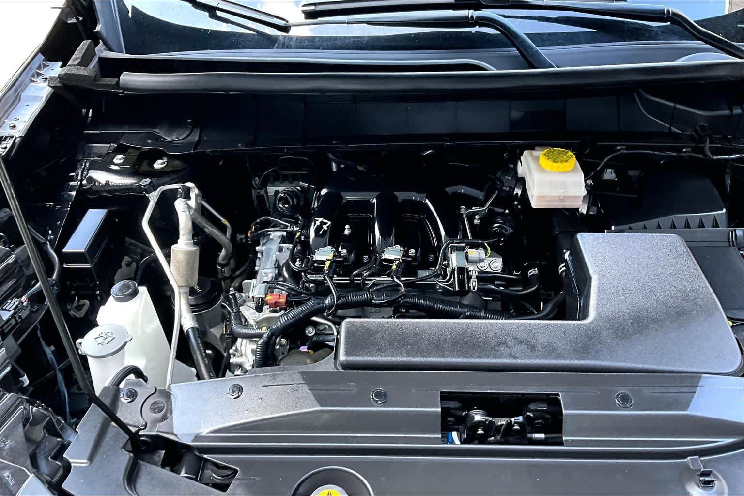 Used 2025 Super Black Nissan Platinum image 32