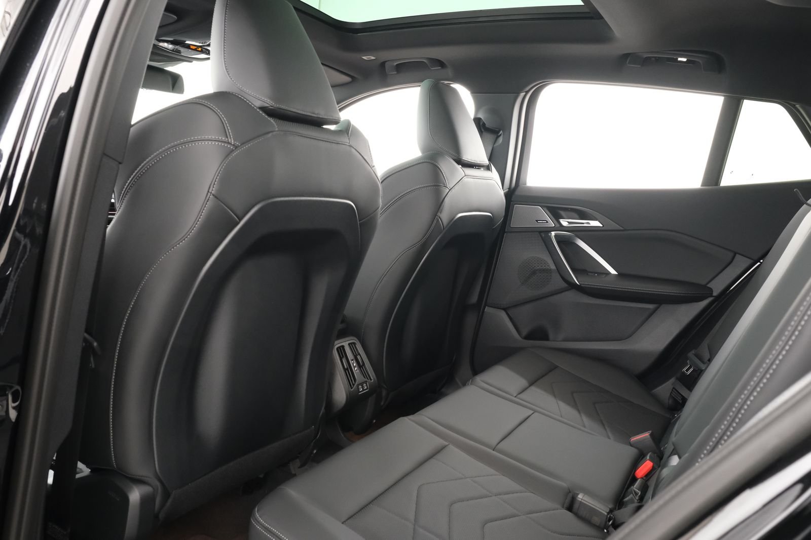 New 2026 Black Sapphire Metallic BMW xDrive28i image 33