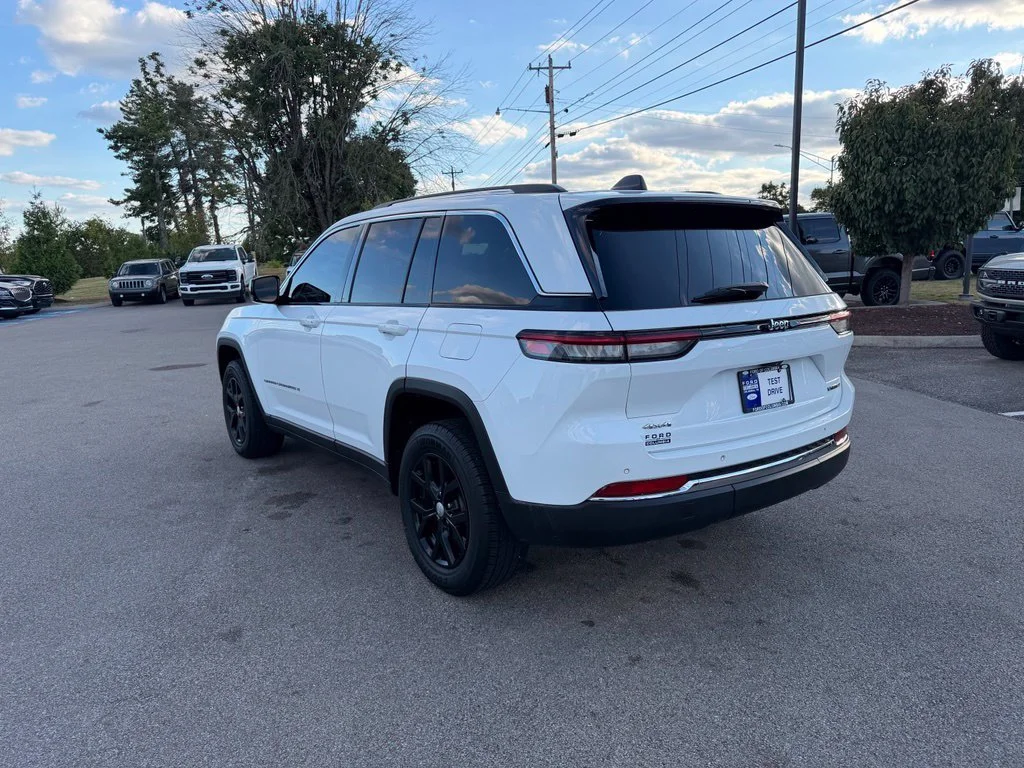 Used 2022 White Jeep Limited image 5