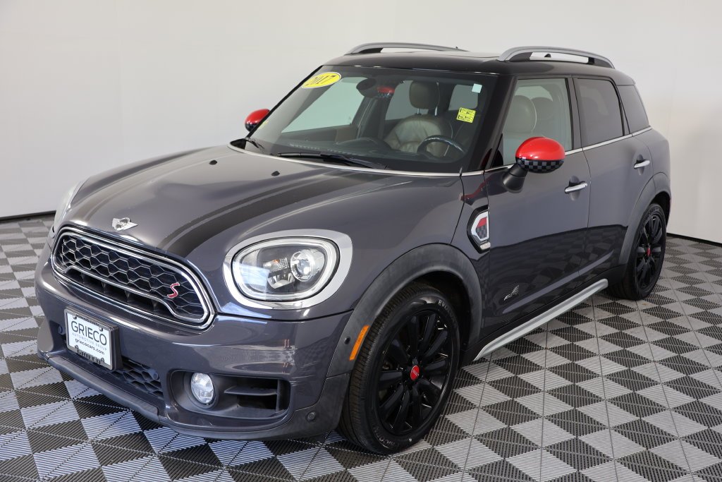 Used 2017 Thunder Gray Metallic MINI  image 4