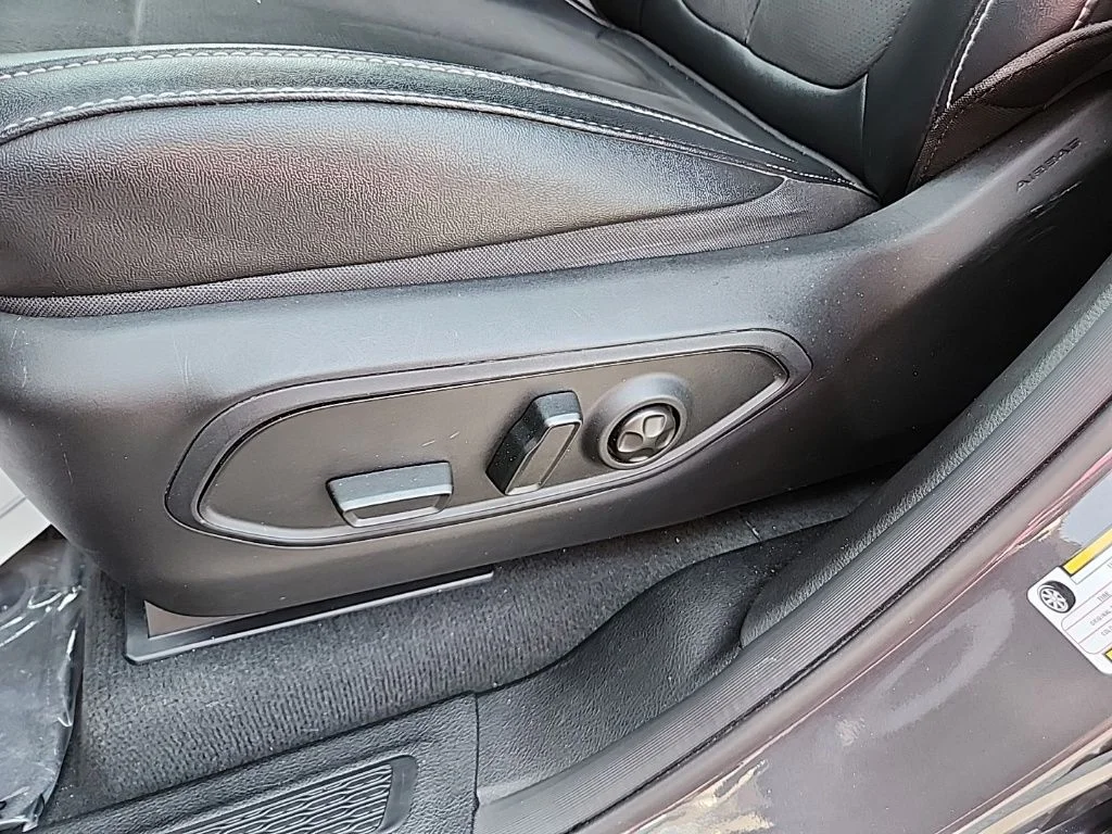 Used 2024 Gray Jeep Altitude X image 13