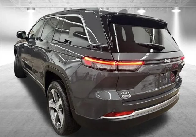New 2026 Baltic Gray Metallic Clear-Coat Exterior Paint Jeep Limited image 8