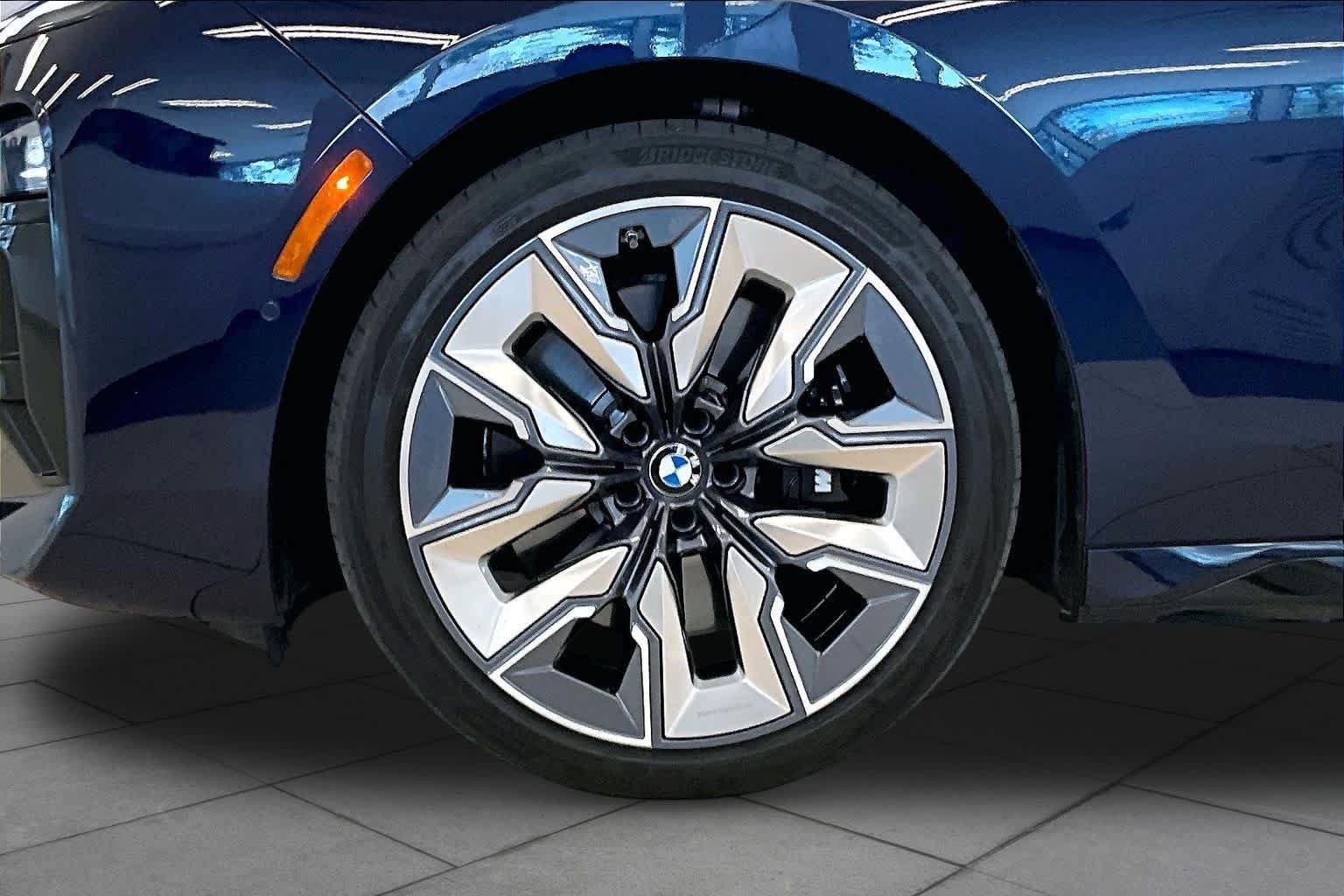 Used 2025 Tanzanite Blue II Metallic BMW 740i image 9