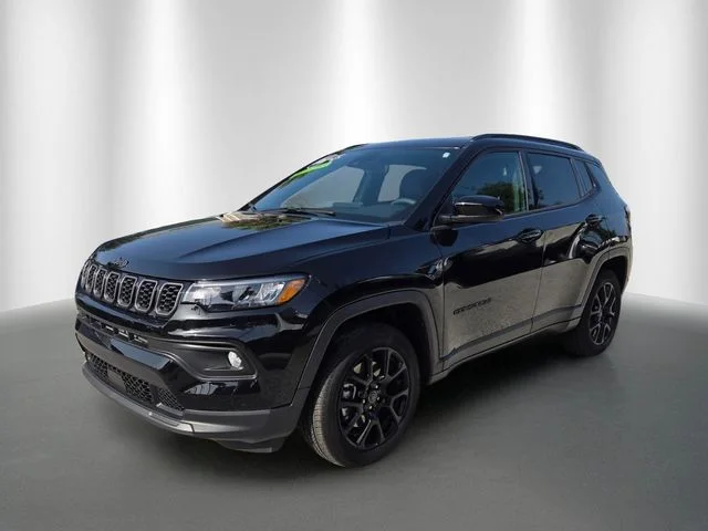 New 2026 Diamond Black Crystal Pearlcoat Jeep Latitude image 2