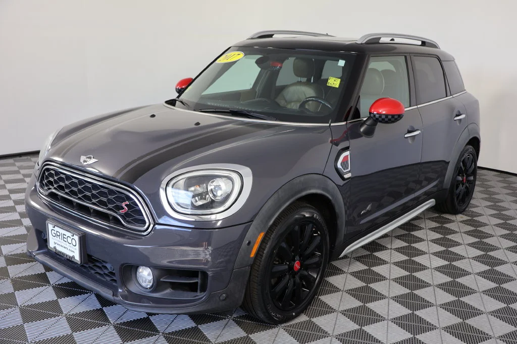 Used 2017 Thunder Gray Metallic MINI  image 4